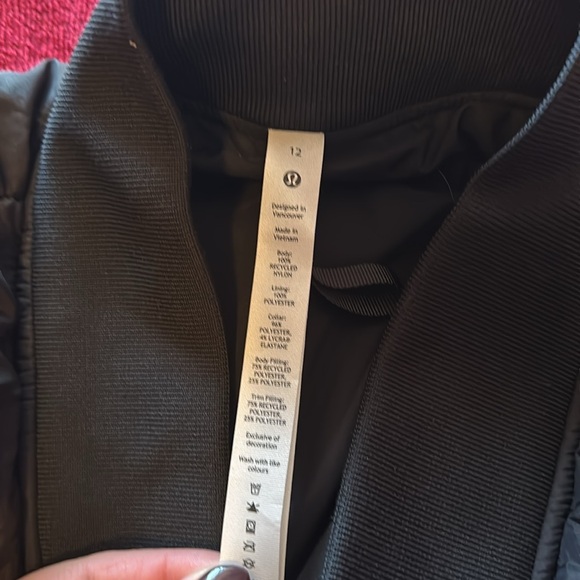 Lululemon Quilted Light Insulation
Jacket Size 12 Black Oversized Fit - Picture 4 of 6